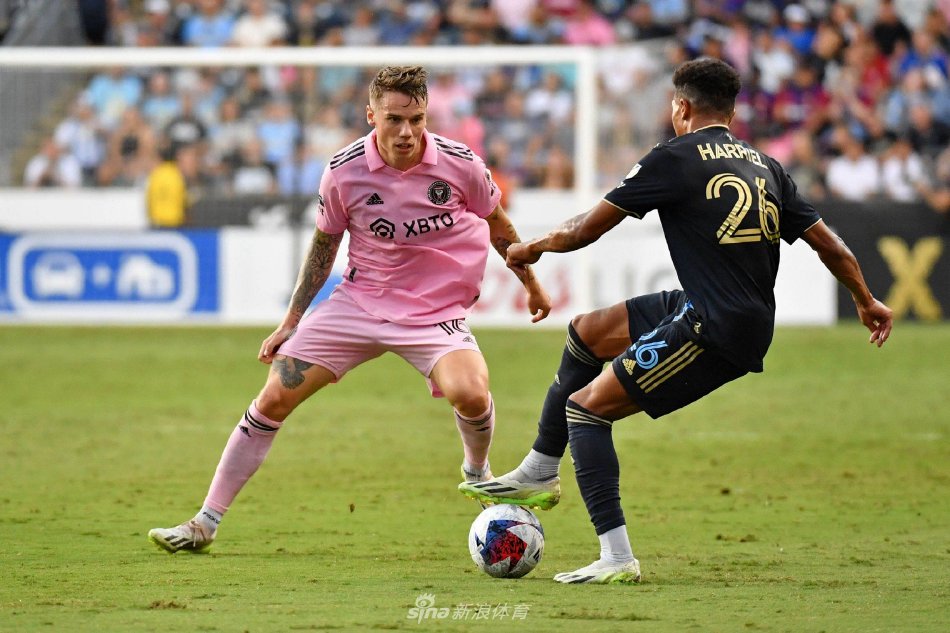 足坛崭露头 足坛崭露头